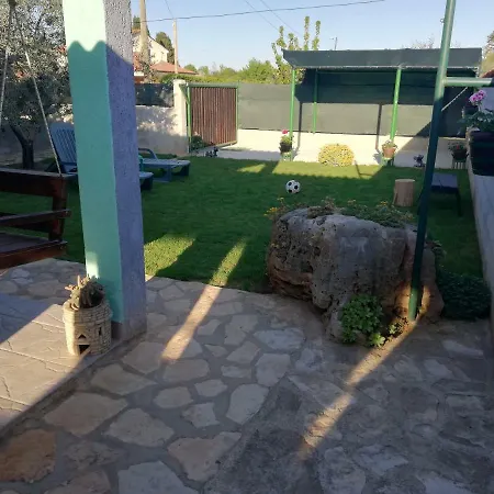 Nella Apartman Šišan